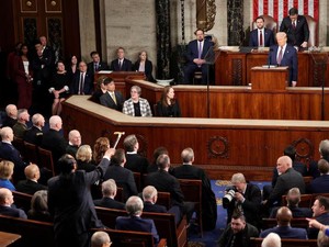 Trump Beri Tahu Senator Republik Sebelum Serang Iran, Demokrat Tak Dikabari