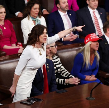 Panas! Momen Anggota Kongres Partai Demokrat Walkout Saat Trump Pidato