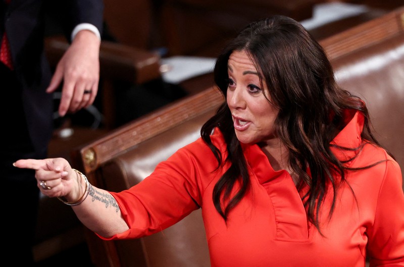 Sejumlah anggota partai Demokrat protes-walkout saat Trump pidato di Kongres. (AP Photo/Ben Curtis) Sejumlah anggota partai Demokrat protes-walkout saat Trump pidato di Kongres. (AP Photo/Ben Curtis)