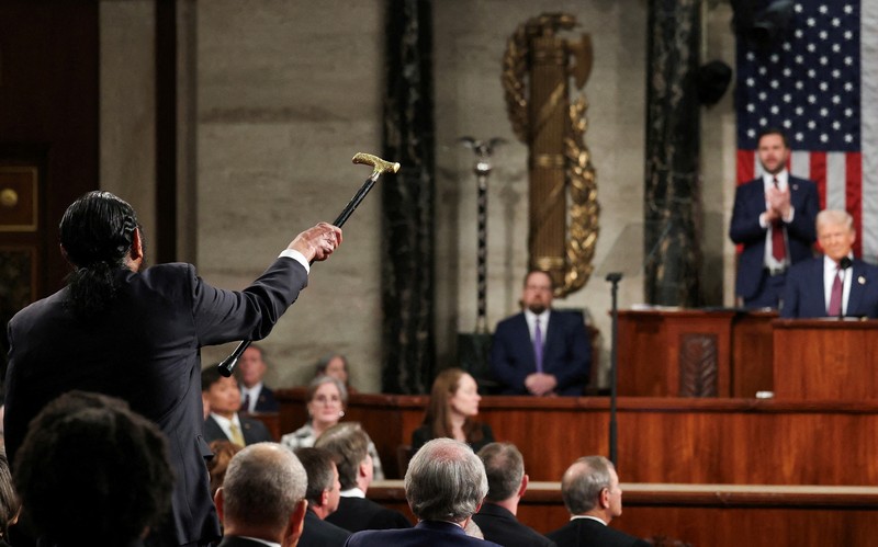Sejumlah anggota partai Demokrat protes-walkout saat Trump pidato di Kongres. (AP Photo/Ben Curtis) Sejumlah anggota partai Demokrat protes-walkout saat Trump pidato di Kongres. (AP Photo/Ben Curtis)