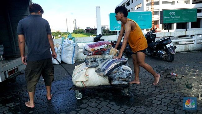 Banjir Bekasi Lumpuhkan Pusat Perbelanjaan Bos Peritel Bilang Begini