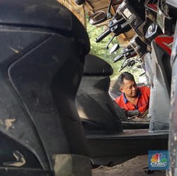 Penampakan Bengkel Motor Diserbu Korban Motor Tenggelam Banjir Bekasi