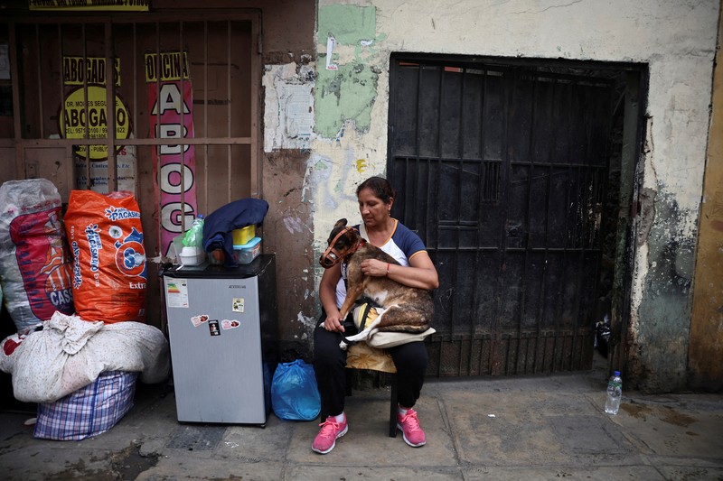 Asap mengepul saat terjadi kebakaran di gudang rahasia di pusat kota Lima, Peru, 4 Maret 2025. Asap mengepul saat terjadi kebakaran di gudang rahasia di pusat kota Lima, Peru, 4 Maret 2025. (REUTERS/Sebastian Castaneda)