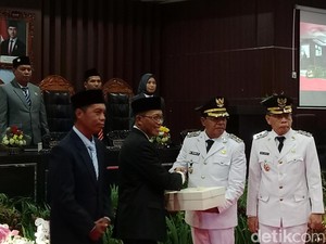 Pidato Perdana Iron: Wujudkan Lombok Timur SMART