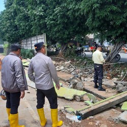 Viral Tembok Perumahan Dibobol saat Banjir Bekasi, Begini Kata Polisi