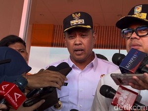 Video: Kata Walkot Bekasi Soal Viral Istri Ngungsi ke Hotel Saat Banjir