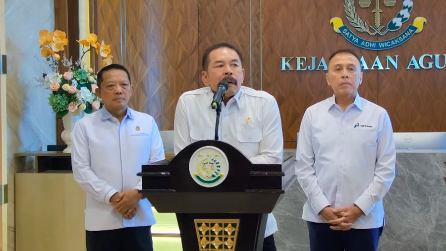 Jaksa Agung RI, ST Burhanuddin memberikan keterangan pers terkait terkait kasus tata kelola minyak mentah dan produk kilang di Gedung Kejagung, Jakarta, Kamis (06/03/2025). (Tangkapan Layar Youtube Kejaksaan RI)