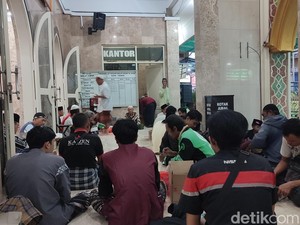 Masjid Al-Huda Tabanan Bagikan 100 Porsi Makanan Buka Puasa Gratis Saban Hari
