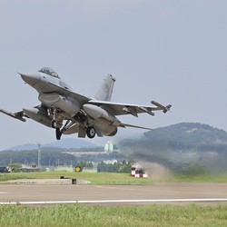 Jet Tempur Korsel Jatuhkan 8 Bom Dekat Korut, Warga Sipil Jadi Korban