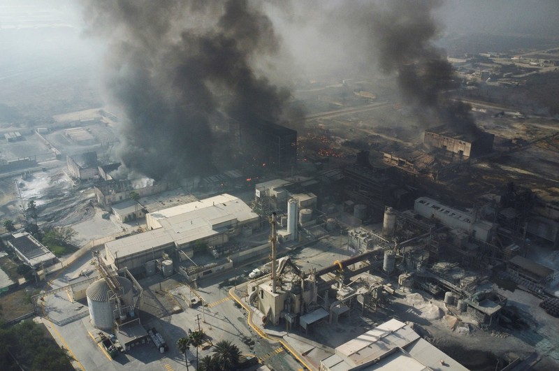 Asap mengepul dari kebakaran yang disebabkan oleh gelombang angin kencang, di pinggiran Monterrey, di Santa Catarina, Meksiko, 4 Maret 2025. Asap mengepul dari kebakaran yang disebabkan oleh gelombang angin kencang, di pinggiran Monterrey, di Santa Catarina, Meksiko, 4 Maret 2025. (REUTERS/Daniel Becerril)