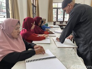 Syahdunya Melihat Pengajian Al-Quran Braile Saat Ramadan di Medan