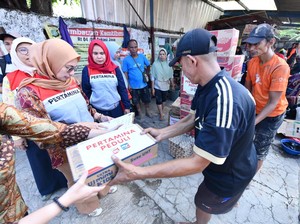 Pertamina Salurkan Obat, Alat Mandi-Sembako untuk Korban Banjir di Bekasi
