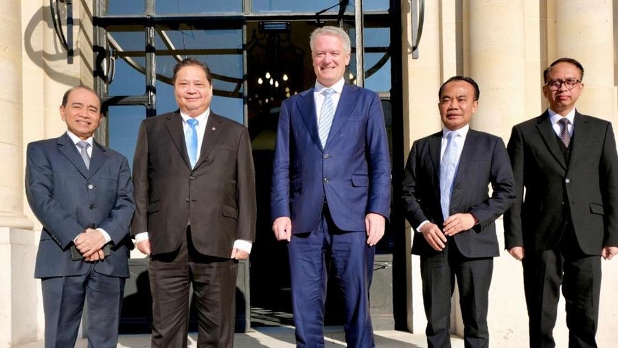Prancis, Menteri Koordinator Bidang Perekonomian Airlangga Hartarto mengadakan pertemuan bileteral dengan Sekretaris Jenderal OECD Mathias Cormann pada Rabu (5/3) di Kantor Pusat OECD.