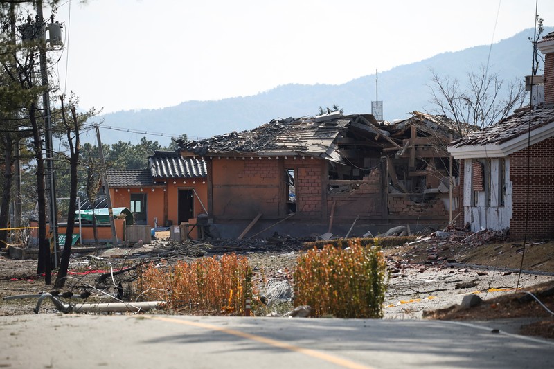 SOUTHKOREA-BLAST/ Officials stand near damaged buildings after South Korea's Air Force said that Mk82 bombs fell from a KF-16 jet outside the shooting range during joint live-fire exercises near the demilitarized zone separating two Koreas in Pocheon, South Korea, March 6, 2025. REUTERS/Kim Hong-Ji