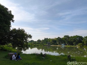 Ngabuburit Murah Meriah Nan Adem di Danau Ciperna Cirebon