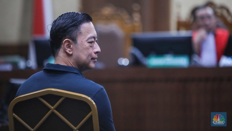 Terdakwa kasus Importasi gula sekaligus Mantan Menteri Perdagangan Thomas Trikasih Lembong (Tom Lembong) tiba di Pengadilan Tipikor, Jakarta, Kamis (6/3/2025). Terdakwa kasus Importasi gula sekaligus Mantan Menteri Perdagangan Thomas Trikasih Lembong (Tom Lembong) tiba di Pengadilan Tipikor, Jakarta, Kamis (6/3/2025). (CNBC Indonesia/Faisal Rahman)