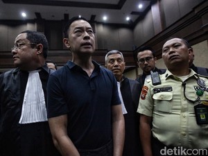 Video Tom Lembong Versi Dakwaan Jaksa: Beri Izin Impor Gula saat Stok Cukup