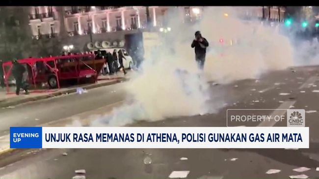 Unjuk Rasa Memanas di Athena, Polisi Gunakan Gas Air Mata