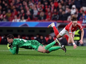 Szczesny di Markas Benfica: Januari Dicaci, Kini Dipuji