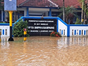 Banjir Rendam Sejumlah Wilayah Sampang, Halaman Sekolah Tergenang