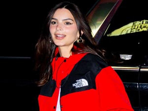 Emily Ratajkowski Kritik Misi Katy Perry ke Luar Angkasa: Lebih dari Parodi