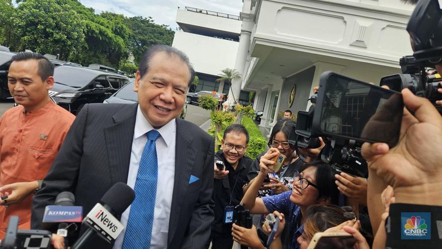 Pengusaha besar RI usai bertemu dengan Presiden Prabowo Subianto di Istana Negara, Jakarta, Jumat (7/3/2025). (CNBC Indonesia/Emir Yanwardhana)