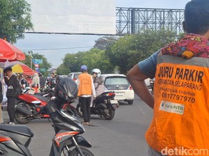 Warga Mataram Keluhkan Jukir di Gerai ATM