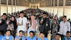 Le Minerale Gandeng Zaskia Sungkar Buka Puasa Bersama di Masjid Istiqlal