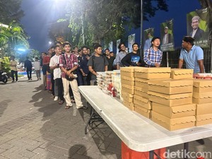 Masjid ini Jadi Jujukan Favorit Buka Puasa Ratusan Mahasiswa Surabaya Timur