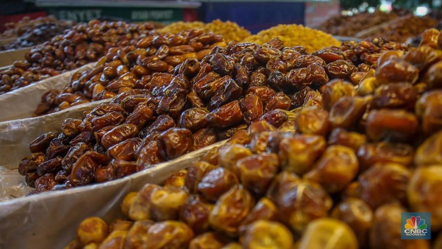 Memasuki bulan Ramadan 2025, penjualan kurma di Tanah Abang, Jakarta Pusat mengalami peningkatan hingga lebih dari 50 persen. (²©²ÊÍøÕ¾/Faisal Rahman)