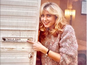 Siapa Pamela Bach? Bintang Baywatch yang Bunuh Diri