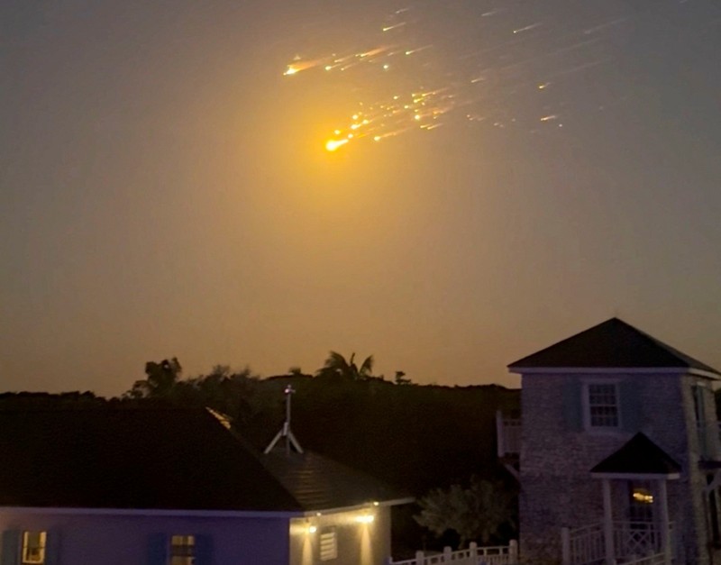 Pesawat ruang angkasa Starship generasi berikutnya milik SpaceX yang berada di atas pendorong Super Heavy diluncurkan pada pengujian kedelapan di landasan peluncuran Boca Chica milik perusahaan tersebut di Brownsville, Texas, AS, 6 Maret 2025. Pesawat ruang angkasa Starship generasi berikutnya milik SpaceX yang berada di atas pendorong Super Heavy diluncurkan pada pengujian kedelapan di landasan peluncuran Boca Chica milik perusahaan tersebut di Brownsville, Texas, AS, 6 Maret 2025. (REUTERS/Joe Skipper)