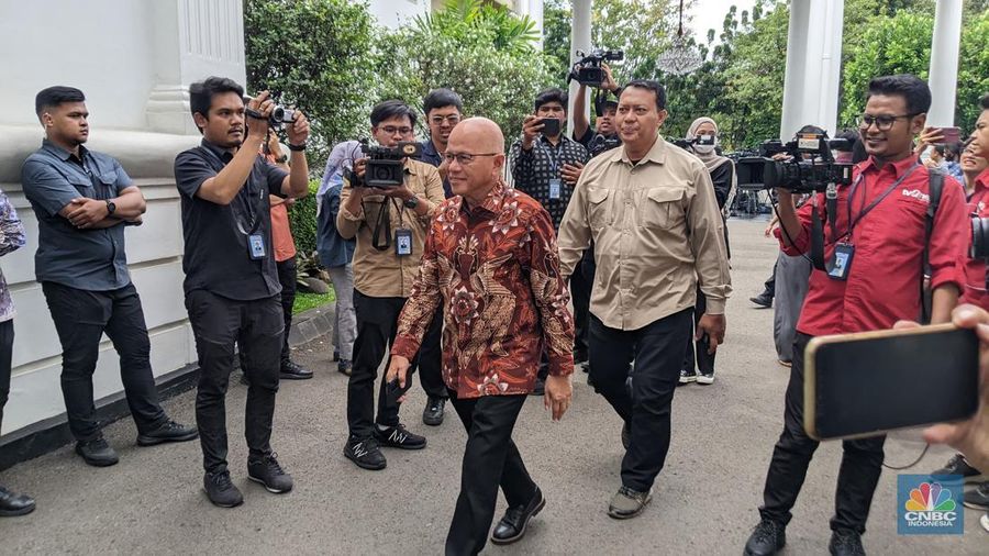 Pengusaha besar RI usai bertemu dengan Presiden Prabowo Subianto di Istana Negara, Jakarta, Jumat (7/3/2025). (CNBC Indonesia/Emir Yanwardhana)