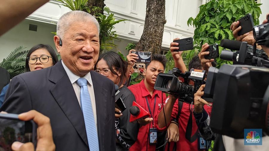 Pengusaha besar RI usai bertemu dengan Presiden Prabowo Subianto di Istana Negara, Jakarta, Jumat (7/3/2025). Pengusaha besar RI usai bertemu dengan Presiden Prabowo Subianto di Istana Negara, Jakarta, Jumat (7/3/2025). (CNBC Indonesia/Emir Yanwardhana)