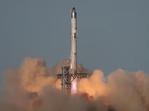 Pesawat SpaceX Meledak di Luar Angkasa, Picu Hujan Puing di Karibia