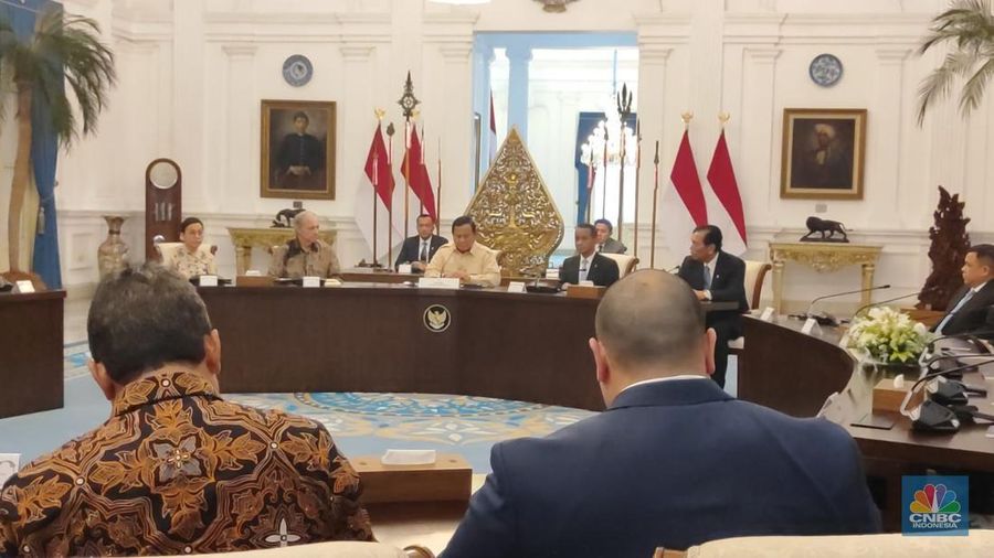 Presiden Prabowo Subianto mengajak konglomerat asal Indonesia untuk menemui miliarder dan investor kawakan asal AS Ray Dalio di Istana Negara, Jumat (7/3/2025). Dalam pertemuan itu diketahui membahas Badan Pengelola Investasi (BPI) Danantara. (²©²ÊÍøÕ¾/Emir Yanwardhana)