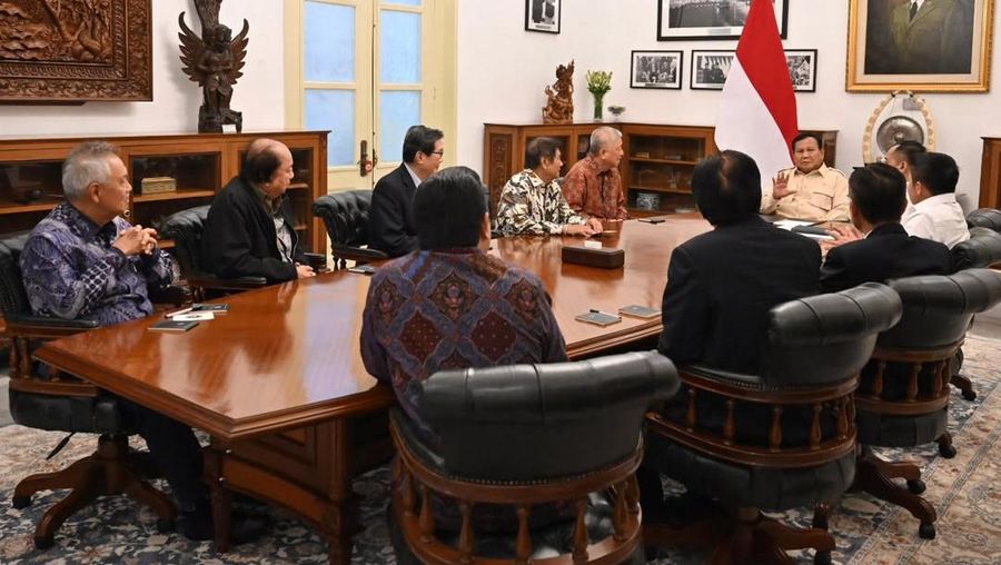 Presiden Prabowo Subianto menerima delapan pengusaha besar di Indonesia di Istana Kepresidenan Jakarta, pada Kamis, (6/3/2025). (Instagram/@sekretariat.kabinet)