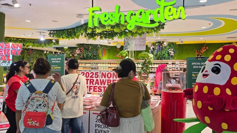 Strawberry viral asli Korea kini hadir di Transmart Kota Kasablanka dan Transmart Central Park. (Dok. Transmart)