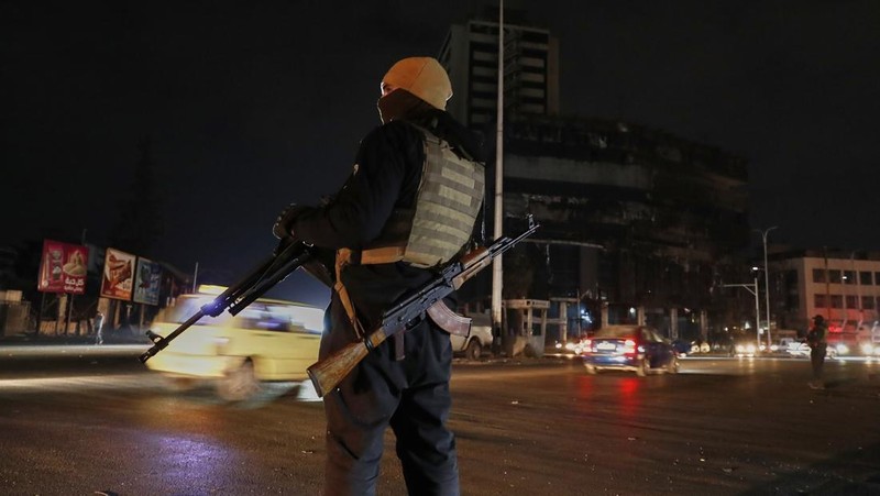 Situasi keamanan di Suriah kembali memanas setelah itu bentrokan sengit antara pasukan keamanan dan milisi loyalis mantan Presiden Bashar al-Assad menewaskan sedikitnya 71 orang.  (AP Photo/Omar Sanadiki)