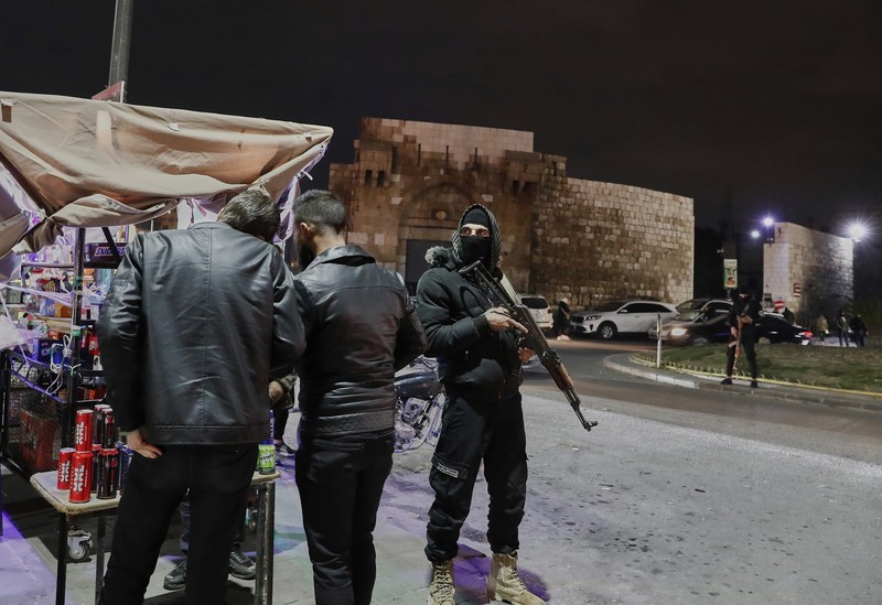Situasi keamanan di Suriah kembali memanas setelah bentrokan sengit antara pasukan keamanan dan milisi loyalis mantan Presiden Bashar al-Assad menewaskan sedikitnya 71 orang.  (AP Photo/Omar Sanadiki)