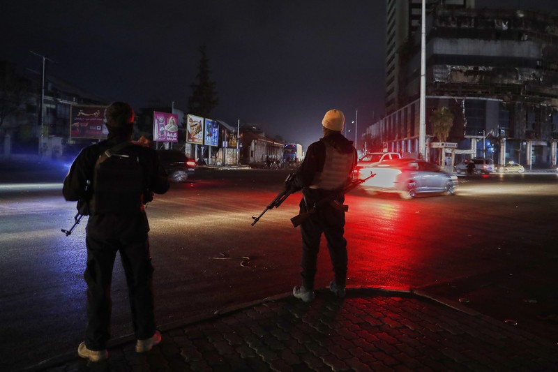 Syria Situasi keamanan di Suriah kembali memanas setelah bentrokan sengit antara pasukan keamanan dan milisi loyalis mantan Presiden Bashar al-Assad menewaskan sedikitnya 71 orang. (AP Photo/Omar Sanadiki)