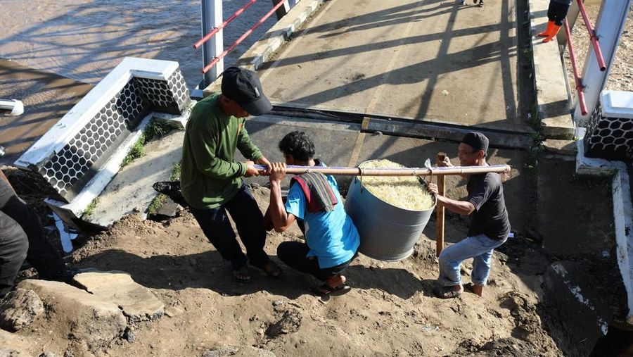 Kondisi permukiman warga yang terdampak di sekitar pasar Kampung Gumelar, Pelabuhan Ratu, Kabupaten Sukabumi, Jawa Barat, Sabtu (8/3/2025). (Dok. BNPB)