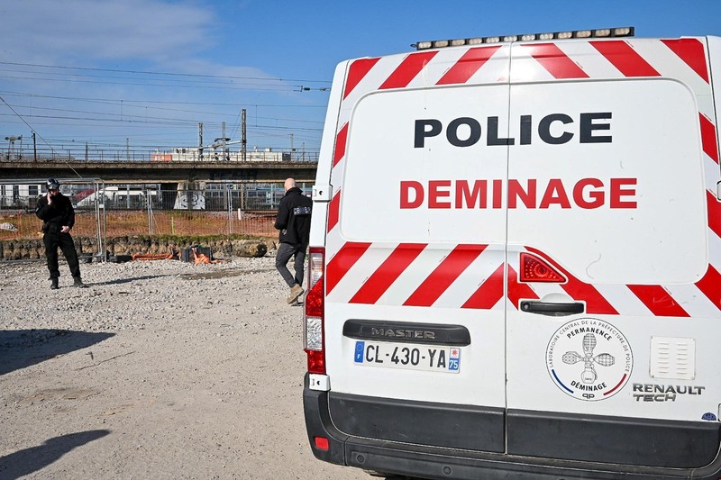 Penemuan bom raksasa seberat 500Kg di ekat Stasiun Gare du Nord Paris, Prancis, Jumat (7/3/2025) pagi waktu setempat.(Handout via REUTERS) Penemuan bom raksasa seberat 500Kg di ekat Stasiun Gare du Nord Paris, Prancis, Jumat (7/3/2025) pagi waktu setempat.(Handout via REUTERS)
