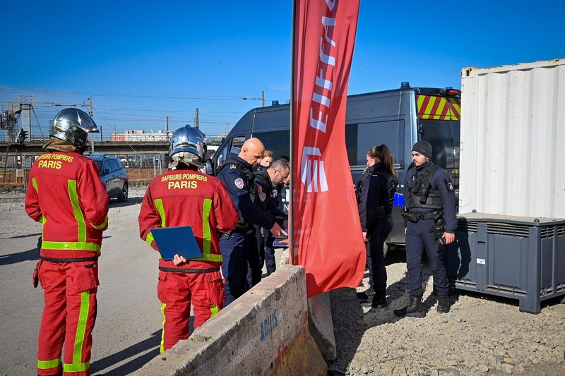Penemuan bom raksasa seberat 500Kg di ekat Stasiun Gare du Nord Paris, Prancis, Jumat (7/3/2025) pagi waktu setempat.(Handout via REUTERS) Penemuan bom raksasa seberat 500Kg di ekat Stasiun Gare du Nord Paris, Prancis, Jumat (7/3/2025) pagi waktu setempat.(Handout via REUTERS)