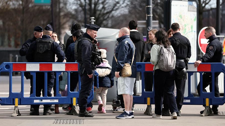 Penemuan bom raksasa seberat 500Kg di ekat Stasiun Gare du Nord Paris, Prancis, Jumat (7/3/2025) pagi waktu setempat.(Handout via REUTERS)