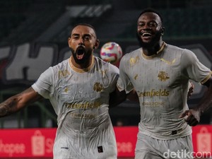 Arema FC Dibangunkan Gol Cantik Rizky Ridho