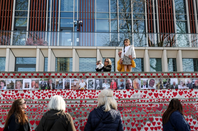Hari Refleksi 5 Tahun Covid-19 di London, Inggris (9/3/2025). (REUTERS/Hannah McKay) Hari Refleksi 5 Tahun Covid-19 di London, Inggris (9/3/2025). (REUTERS/Hannah McKay)