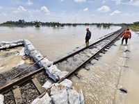 Jalur Kereta Api Gubug-Karangjati Lumpuh Dihantam Banjir, Ini Kata KAI
