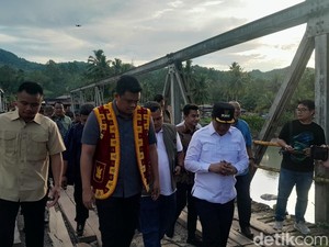 Tinjau Jembatan Ambruk di Nias Barat, Gubsu Bobby Janji Bangun Tahun Ini