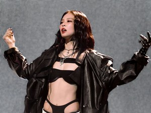 Gaya Jennie BLACKPINK Manggung Tuai Perdebatan, Dianggap Terlalu Seksi